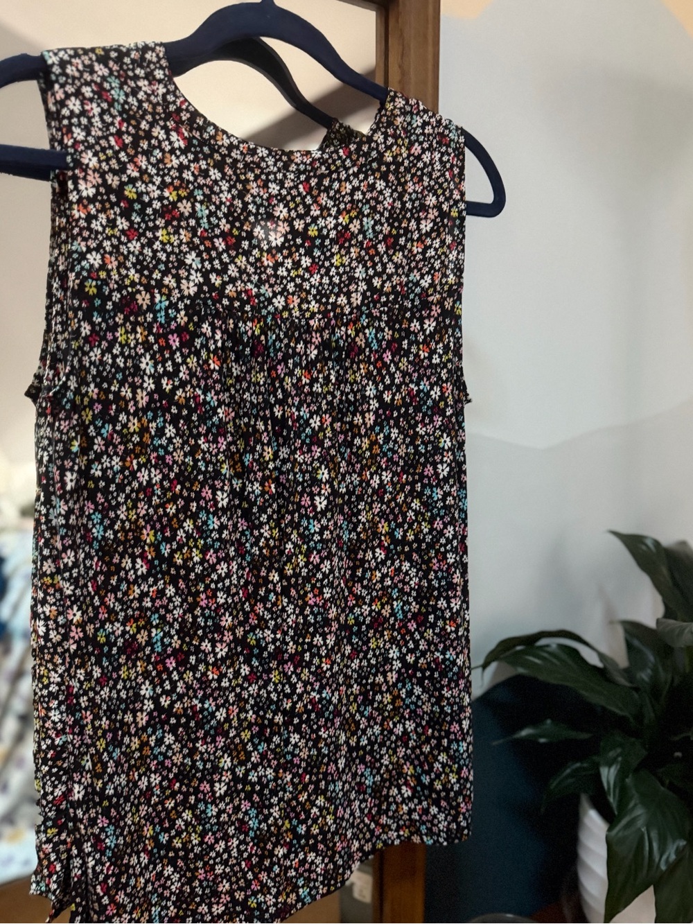 Loft Casual and Classy Sleeveless Black Floral Summer Top / Tank.